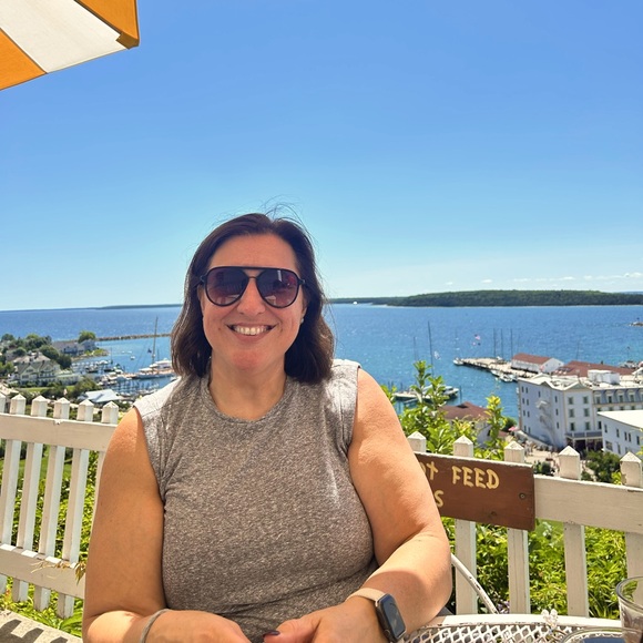 Meet your Posher, Kelly - Picture 1 of 4